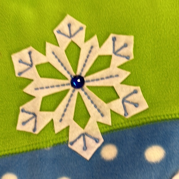 Bonnie Jean 2piece. Embroidered and sequined felt snowflakes on a fleece dress - Picture 3 of 4